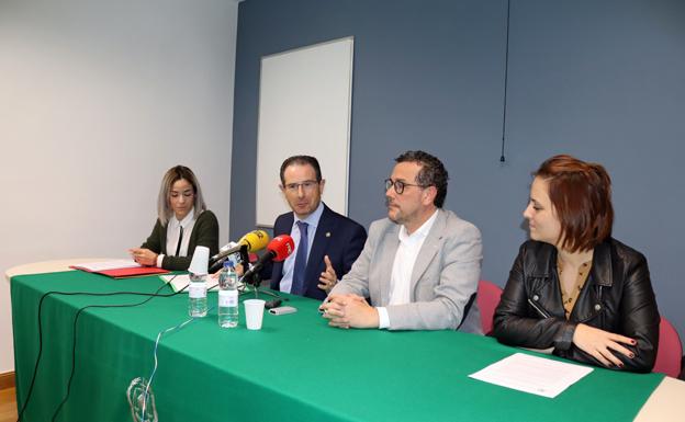 Miembros de la junta directiva del Colegio Profesional de Graduados Sociales/IAC