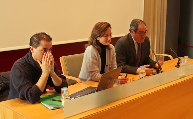 María de Diego, durante su reunión con los alcaldes y secretarios
