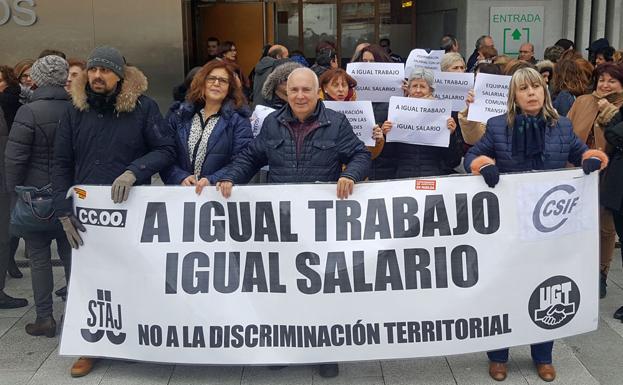 Se han vuelto a concentrar a las puertas de los Juzgados de Reyes Católicos/BurgosConecta