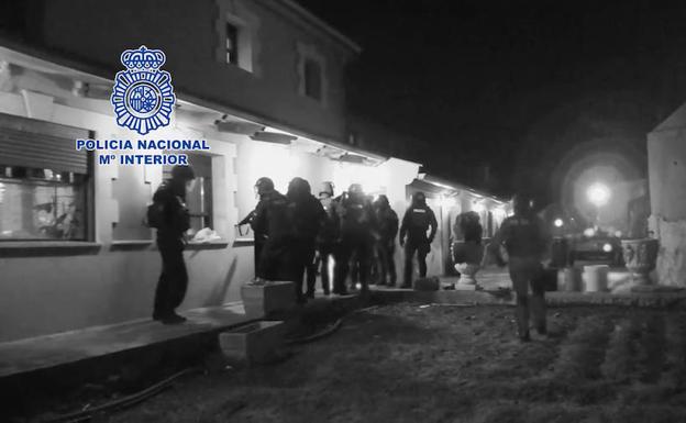 La Policía cerca el chalé de Villabáñez/