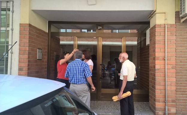 Imagen del portal en el que tuvo lugar el asesinato en julio de 2016/Susana Gutiérrez
