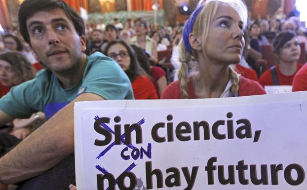 Científicos y tecnólogos durante una manifestación./Fernando Alvarado (Efe)
