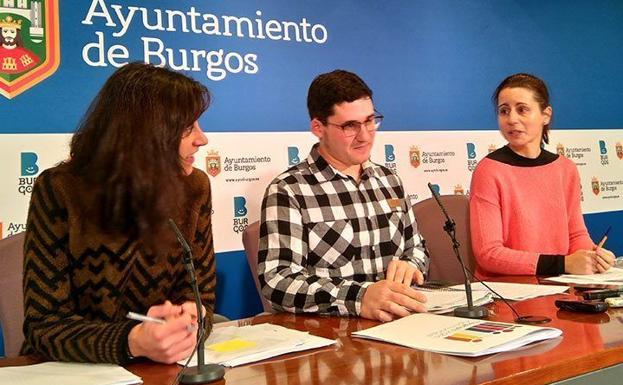Imagen de archivo de una rueda de prensa con Raúl Salinero, Blanca Guinea y Eva de Ara/PCR