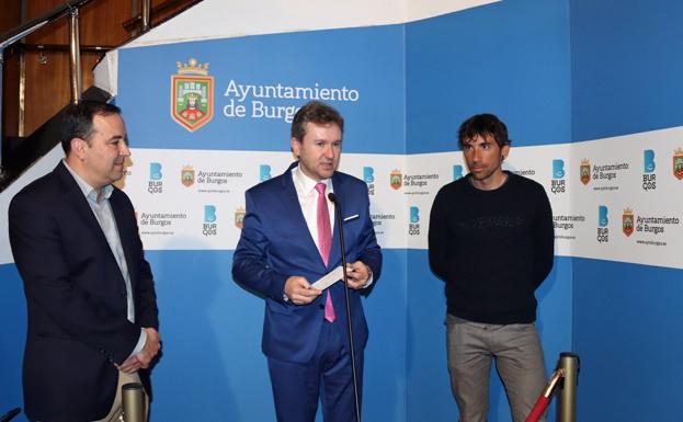 José Antonio Antón, concejal de Festejos, Javier Lacalle, alcalde, y Luis Alberto Hernando/IAC