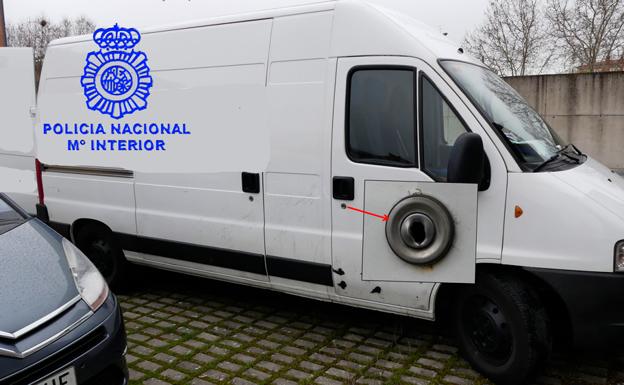 Una furgoneta que sufrió el intento de robo/CNP