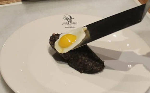 La Morcilla De Burgos Un Clasico Con Sangre Y Grasa De Wagyu Burgosconecta