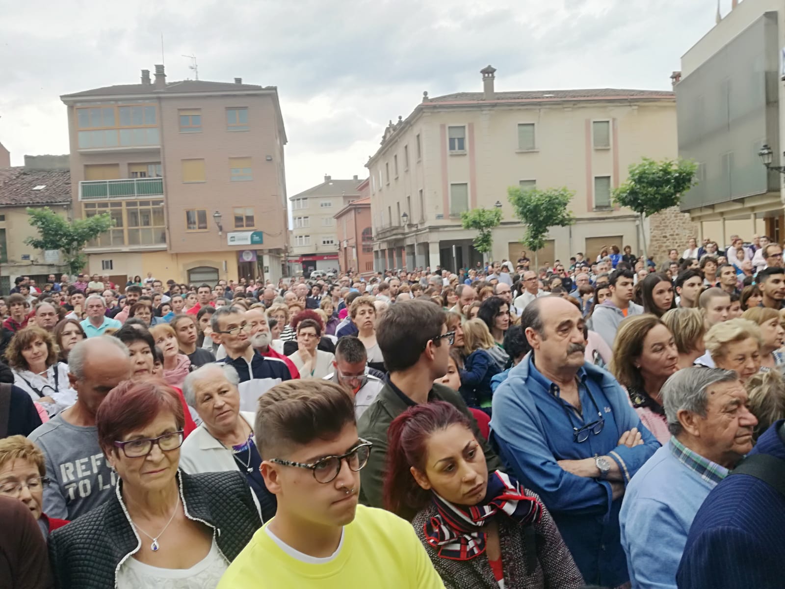 https://static3.burgosconecta.es/www/multimedia/201907/08/media/MM-concentracion-salas-asesinato/concentracion-salas-5.jpg