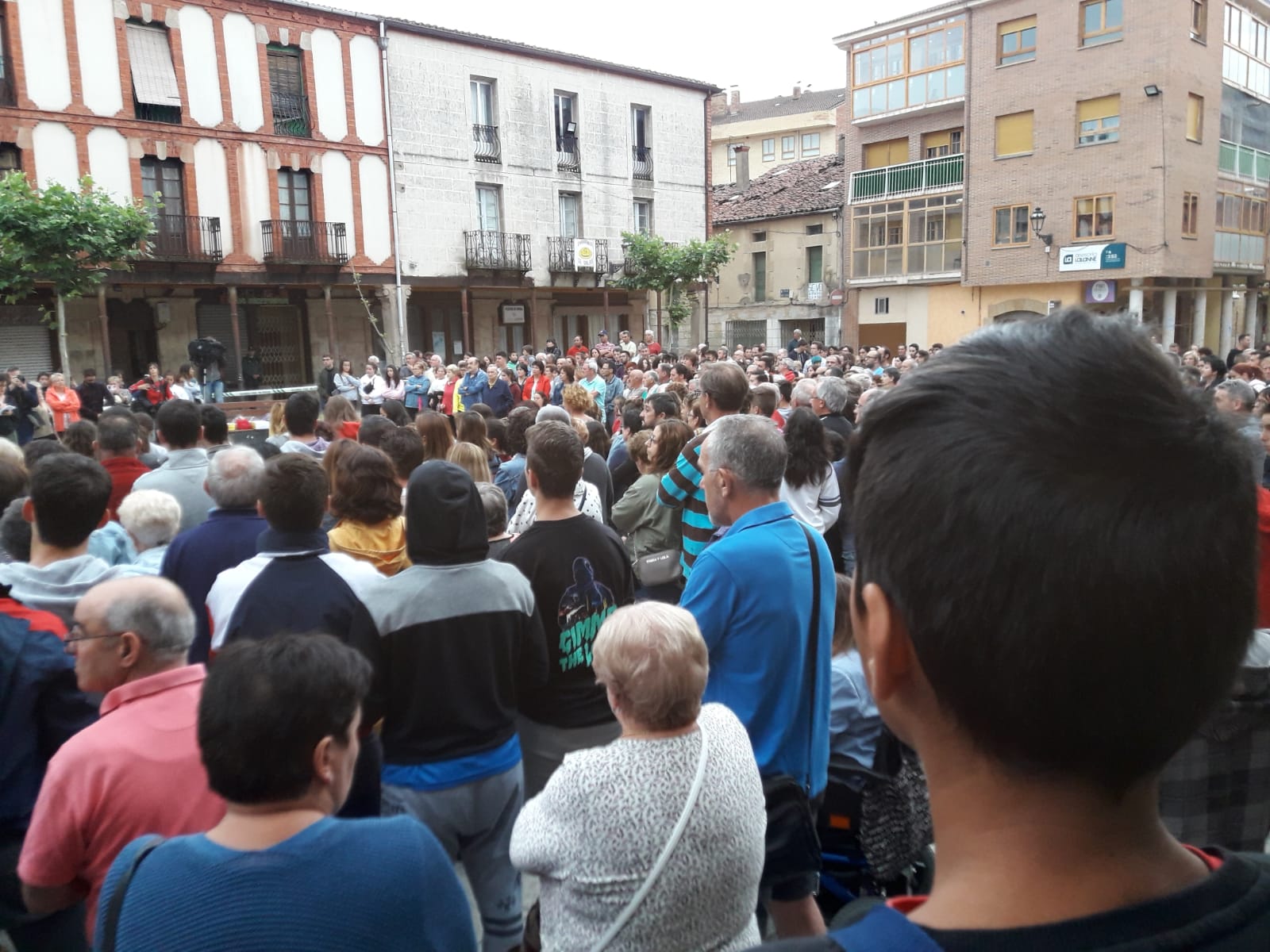 https://static3.burgosconecta.es/www/multimedia/201907/08/media/MM-concentracion-salas-asesinato/concentracion-salas-9.jpg