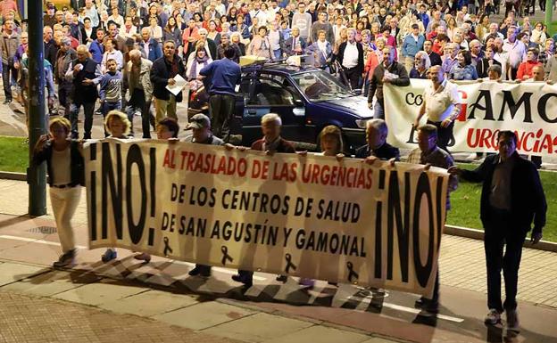 Protesta vecinal en Burgos por el traslado de las urgencias. /Patricia Carro