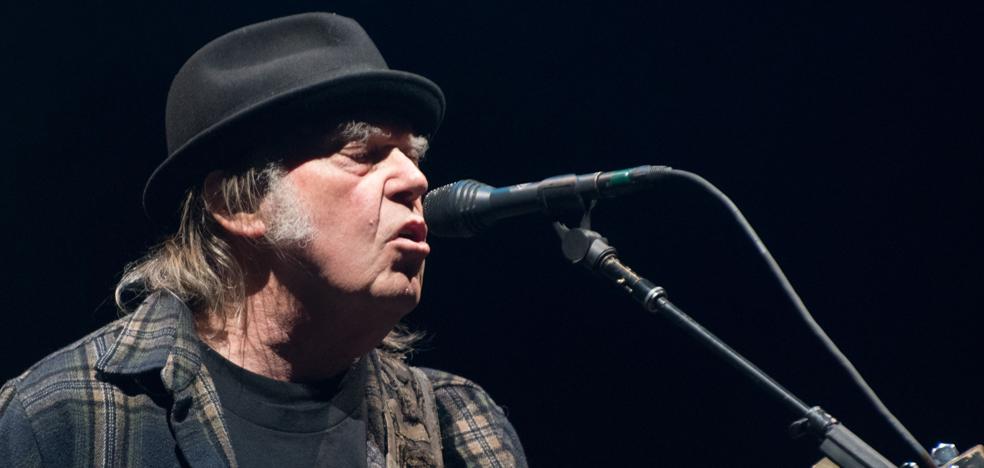 La música de Neil Young ya no está en Spotify